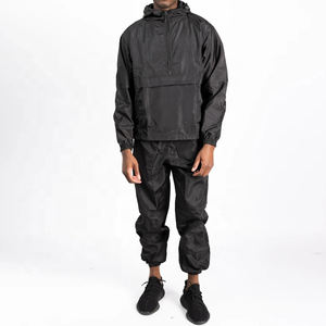 Chándal de poliéster/nailon ecológico impreso personalizado para hombre, traje de jogging ligero a prueba de viento de dos piezas - Product Image 2