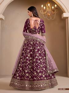 Colección Premium Nueva variedad Hermosa seda artística con bordado Lehenga Choli Mujer Fabricante - Product Image 6
