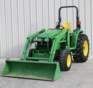 Tractor de Ruedas 4WD John Deere 2032R 2024, Tractor Utilitario Compacto para Granja con Pala Frontal y Cargador - Product Image 3