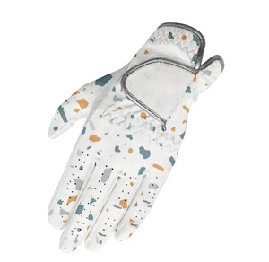 Guantes de golf profesionales de ajuste personalizado con palma antideslizante hecha de piel de oveja de cuero Cabretta para deportes y rendimiento en el gimnasio - Product Image 6