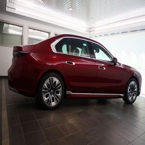 ¡Oferta Imperdible! BMW i7 xDrive60 2023 Súper Limpio, Eléctrico, Tracción en las Cuatro Ruedas, Automático, Exterior Rojo, Sedán de Lujo - Product Image 2