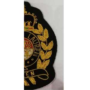 ตราสัญลักษณ์เสื้อเบลเซอร์แบบยุทธวิธี ปักมือด้วยด้ายทอง งานฝีมือแบบ OEM พร้อมตัวล็อคแบบผีเสื้อ ดีไซน์หรูหราสั่งทำพิเศษ - Product Image 2