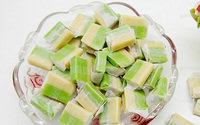 100% bonbons mous à la noix de coco naturelle/bonbons en forme de cube avec différentes saveurs comme la feuille de pandan, l'arachide, le durian