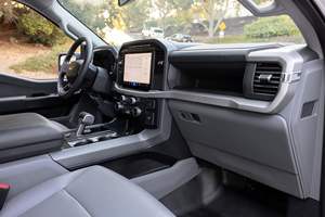 F-150 Lightning 2023 de Doble Motor y Tracción en las Cuatro Ruedas, Color Blanco Oxford - Product Image 3