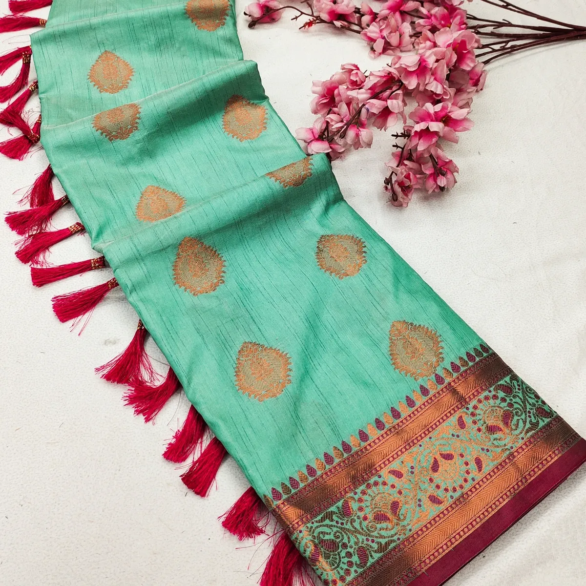 Her yerde benzersiz bakır Zari weaiwng motifleri ile Trendy saree yeni varış yumuşak prim ipek kumaş saree ile güzel görünüyorsun