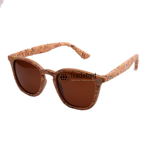 Gafas de madera Tradebyd, gafas de sol hechas a mano de primera calidad, regalo de devolución perfecto para eventos - Product Image 1