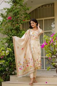 Nouveau Designer Viscose Assam Soie Avec Perles Broderie Kurti Pant Et Dupatta Fabricant De L'Inde - Product Image 6