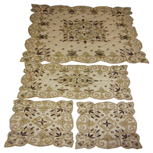 Dernier modèle de couverture de table brodée de perles en filet doré fait à la main Nappe carrée pour centre à manger pour mariages - Product Image 4