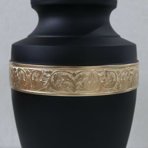 Urne de crémation métallique en aluminium chic avec conception de bandes antiques utilisée pour garder les cendres des humains en toute sécurité - Product Image 3