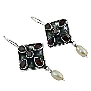 Pendientes de Plata 925 para Mujer, Estilo Vintage, con Granate y Perla de Agua Dulce, Chapados en Oro, con Diseño de Flor Esmeralda - Product Image 1
