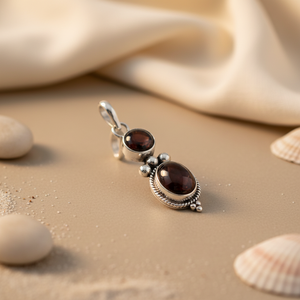 เครื่องประดับเงินแท้ 925 ประดับพลอยสำหรับผู้หญิง จี้สไตล์ศาสนาสีโรสโกลด์ ลายหยดน้ำประดับโกเมนและจี้รูปพลอยทับทิม - Product Image 2