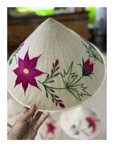 Chapeau de fermier non traditionnel de la meilleure qualité chapeaux coniques en feuilles de paille du Vietnam prix de gros bon marché - Product Image 1