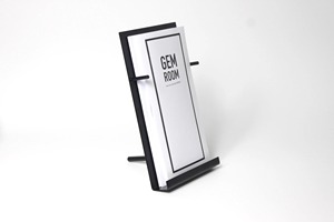 Elegante tarjetero de Metal negro Elegante soporte de exhibición de menú de escritorio para restaurantes Hoteles Recepciones o cabinas comerciales hechas a mano - Product Image 3