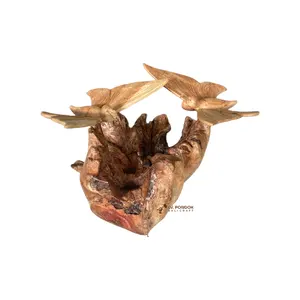 수공예 테이블 예술 훈장을 위한 기생충 나무 기초에 비행하는 나무로 되는 나비 한 쌍 조각품