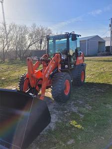 2024 Kubota R640 Mini chargeuse sur pneus utilisée Skid Steer 0.7CUBLIC seau chenille avant rétrocaveuse industries agricoles moteur roulement pompe - Product Image 6