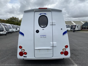 Achetez une caravane de luxe bien construite pour les voyages en famille et le camping, conforme aux normes de sécurité avancées, offrant confort et commodité, à vendre. - Product Image 5