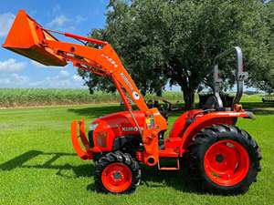 รถแทรกเตอร์ Kubota L3200 มือสอง ขับเคลื่อน 4 ล้อ พร้อมที่ตักและถัง ราคาดีที่สุด จัดส่งรวดเร็ว - Product Image 1