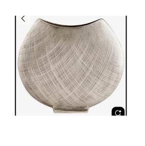 Florero de Metal Plateado Cepillado de Alta Gama, Decoración Moderna para Sala de Estar/Hotel, Maceta de Metal Personalizada para Decoración de Sala de Estar - Product Image 1