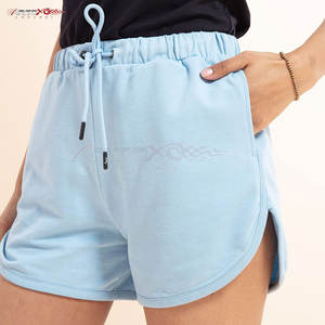 กางเกงขาสั้นลำลองสำหรับผู้หญิงพร้อมสายรัดเอวแบบยางยืดและใส่สบายสำหรับเลานจ์หรือสตรีทลุคระบายอากาศได้ดี - Product Image 4