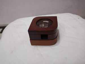 Quemador artesanal Madkhan de madera con detalles de metal Diseño de mostaza Soporte para difusor de incienso y aromaterapia - Product Image 2