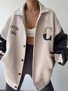 Veste universitaire courte respirante pour femmes de grande taille Vestes de baseball Letterman à manches en cuir brodées avec logo personnalisé - Product Image 4