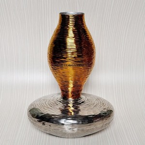 Dernier modèle arrivée Texture martelée argent brillant poli forme ronde Vase à fleurs avec poignées plaquées or au prix le plus bas - Product Image 5