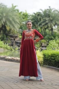 Calidad de exportación India Estilo moderno Último diseñador Use vestido de rayón con Kutchi Gamthi Work Mujer Fabricación de moda de la India - Product Image 5