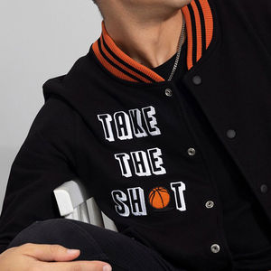 Nouvelle arrivée Veste universitaire classique en laine personnalisée Broderies sur le devant Col rabattu Coupe confortable pour la saison hivernale - Product Image 6