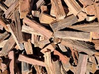 Leña de madera dura Ironbark Premium Roja, en sacos de 15 kg, a granel y con marca personalizada, para parrillas, ahumadores, braseros exteriores, de uso permanente