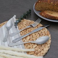 Ensemble de couverts en métal élégant adapté à la décoration de cuisine moderne offrant un confort exceptionnel lors de l'utilisation