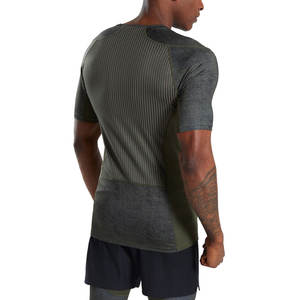เสื้อยืดออกกำลังกายแขนสั้นผู้ชาย เสื้อยืดฟิตเนสทรงเข้ารูป เสื้อยืดแฟชั่นสีพื้น ป้องกันแสงแดด UPF 50+ เสื้อยืดแรชการ์ด - Product Image 2