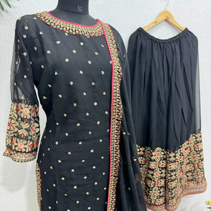 Mayorista Mujeres negras Sharara y Gharara Salwar Kameez para festivales Bodas Fiestas y ocasiones especiales - Product Image 1