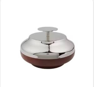 หม้อปรุงอาหารโลหะพร้อมฝาตอกทำจากหนังที่สะดุดตา - Product Image 4