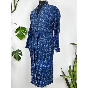 Robe de maison en coton 100% imprimée à la main, motif floral indigo Mughal Bloom, kimono pour homme, matière douce - Product Image 4