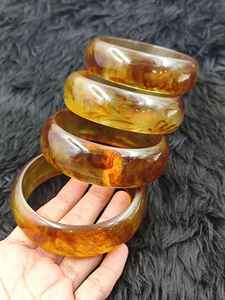 กำไลเรซินผู้หญิงมีสไตล์ตัวหนาทำด้วยมือแบบจำลองแฟชั่นที่มีชีวิตชีวาแกะสลักอย่างมีศิลปะ - Product Image 2