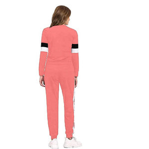 Survêtement à capuche pour homme de poids moyen, en tissu respirant et doux, offrant confort et mobilité pour un style de vie actif - Product Image 6