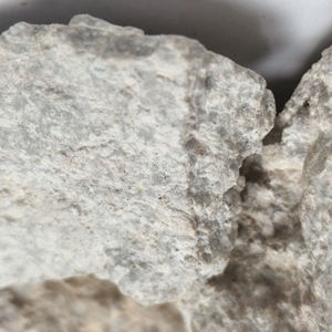 Pyrophyllite en bloc pour le renforcement du plastique et la modification des polymères avec une forte capacité de charge et une finition de surface de qualité - Product Image 1