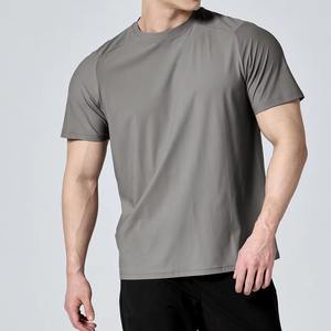 Logo personnalisé plaine vierge respirant Gym Ftiness T-Shirt séchage rapide 85% polyester 15% Spandex décontracté Fit T-Shirt pour hommes - Product Image 3