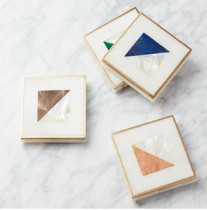 Sous-verres ovales en marbre avec initiales, coquille d'ormeau et détails en laiton. Personnalisation disponible à prix de gros. - Product Image 4