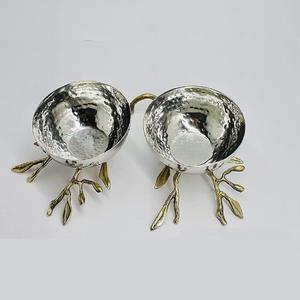 Cuencos decorativos martillados a mano de plata con soporte de hojas doradas Cuencos bellamente hechos a mano a granel para servir la decoración - Product Image 2
