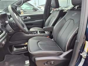 2025 abordable cChry-sler Pacif-ica Limited FWD - Product Image 6