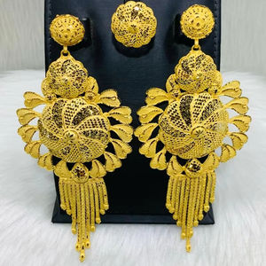 Boucles d'oreilles de haute qualité, design classique, plaqué or 18 carats, bijoux d'un gramme pour femmes - Product Image 1