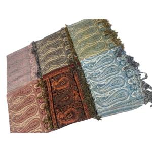 Bufandas, Chales y Estolas de Pashmina Tejida Estampada de Alta Calidad de la India para Invierno, con Empaque Personalizado para Mujer - Product Image 3
