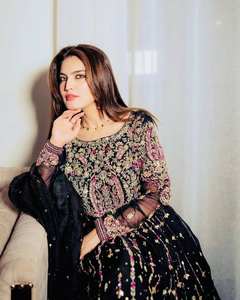 Ensemble traditionnel pakistanais pour femmes en dentelle de georgette brodée à la main en 3 pièces, style ethnique Shalwar Kameez - Product Image 3