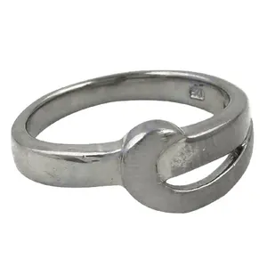 Bague croisée en argent pour femme, style minimaliste moderne, bijou d'éternité ajustable et tendance avec sertissage invisible - Product Image 3