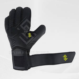Gants de gardien de but classiques de haute qualité avec support de poignet, fermeture à scratch antidérapante, paume en latex respirant et protection des doigts - Product Image 4