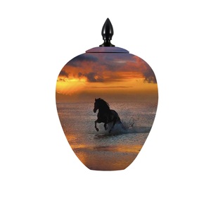 Prix de gros Urne de crémation en aluminium pour adultes avec cheval courant dans l'eau Urnes de finition personnalisées - Product Image 3