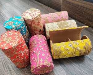 กล่องเก็บเครื่องประดับงานปักสไตล์อินเดียกำไลข้อมือจัดระเบียบสำหรับงานแต่งงานเพื่อนเจ้าสาวของขวัญคืนสำหรับคริสต์มาสวันแม่ - Product Image 1