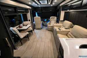 4VZAT1D97PC091253 Camping-car diesel de luxe classe A d'occasion 2023, 35 pieds, moteur arrière, lit king-size, intérieur haut de gamme, faible kilométrage - Product Image 5