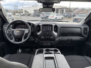 Chevrolet Silverado 1500 4WD Doble Cabina 147 Custom 2024 Usada en Buen Estado - Product Image 4